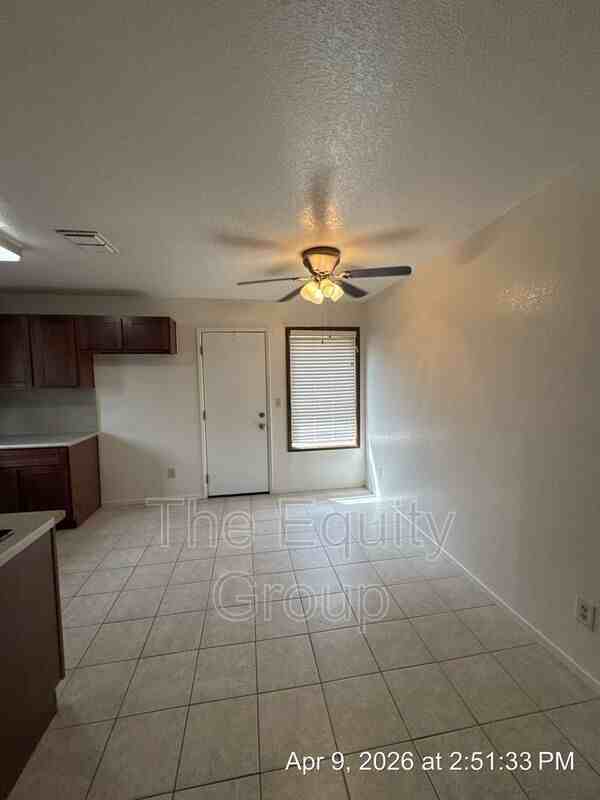 718 W Race Ave - Photo 5 of 14