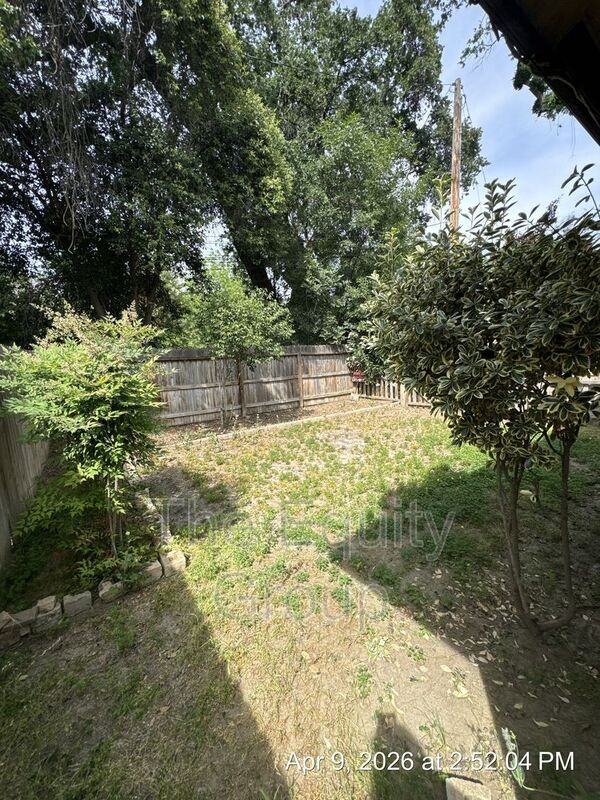 718 W Race Ave - Photo 7 of 14