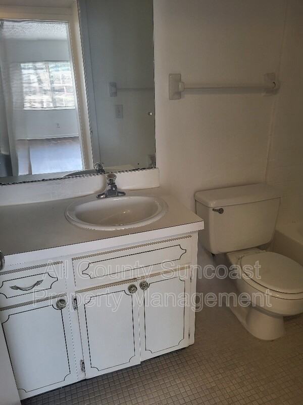 1830 Dr M.L.K. Jr St N #101 - Photo 4 of 9