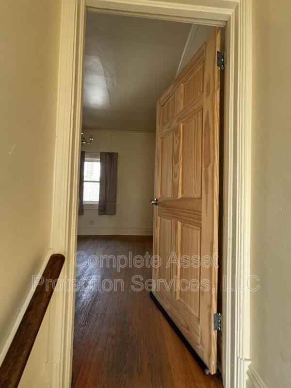 114 1/2 I St - Photo 3 of 13