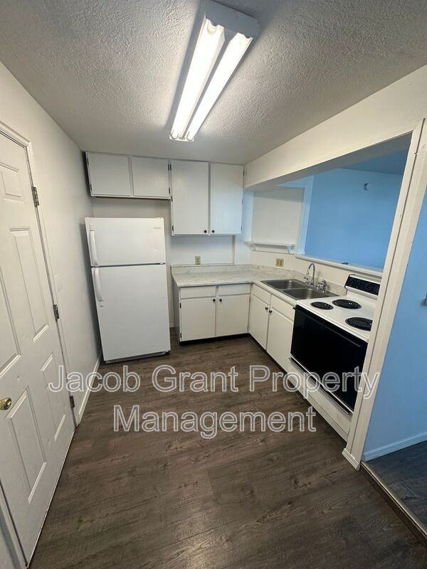 520 N Water Ave #2 - Photo 2 of 12