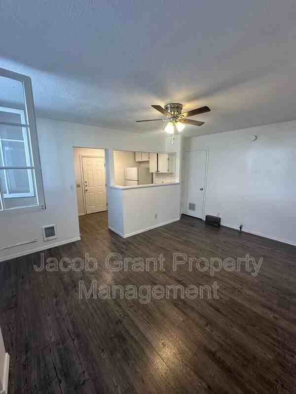 520 N Water Ave #2 - Photo 3 of 12