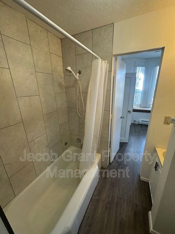 520 N Water Ave #2 - Photo 5 of 12