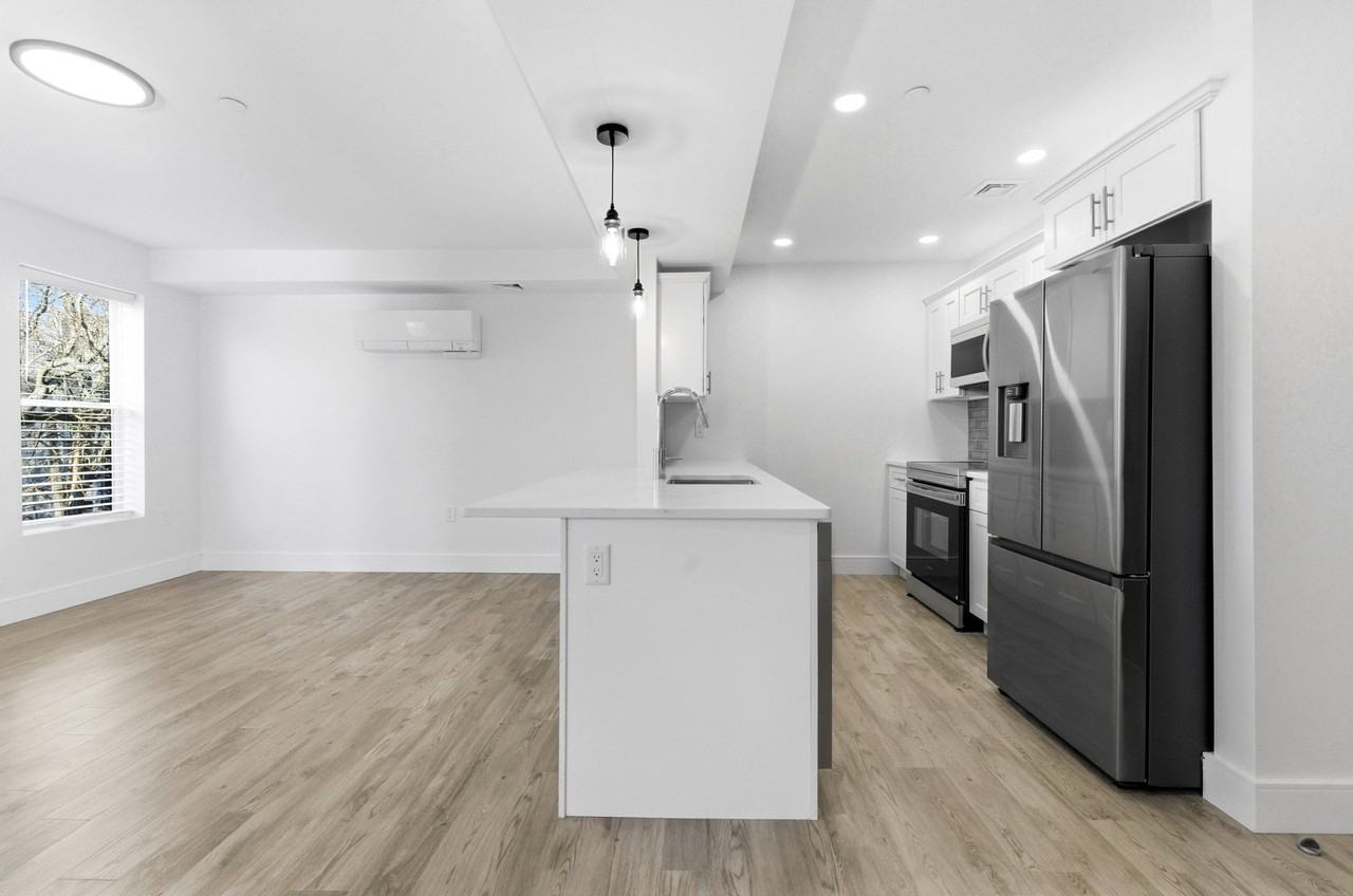 255 Maverick St #403 - Photo 3 of 22