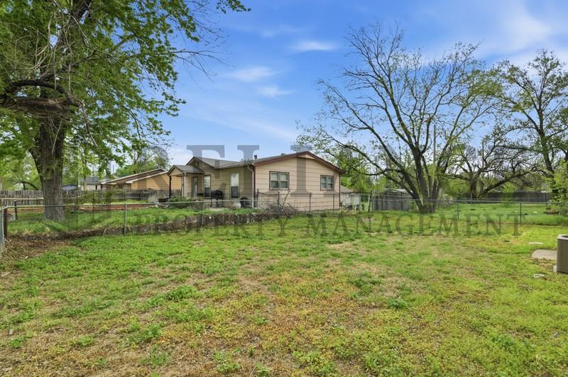 5026 W Newell St - Photo 5 of 29