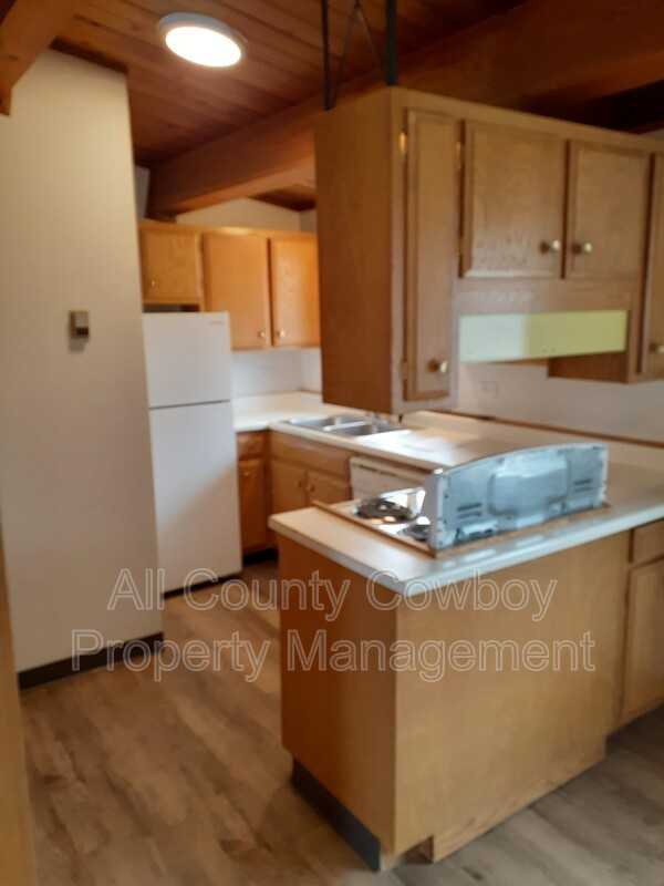 1000 E Garfield St #4