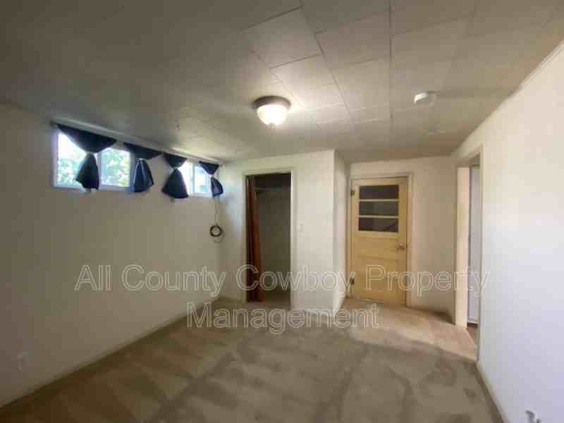 1116 1/2 E Harney St - Photo 4 of 15