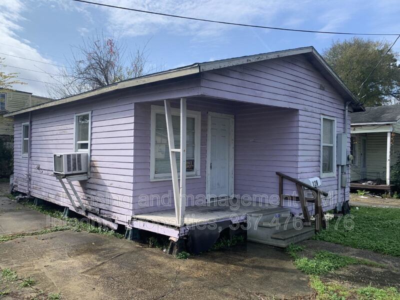 129 Ambroise St - Photo 2 of 7