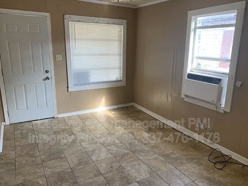 129 Ambroise St - Photo 4 of 7