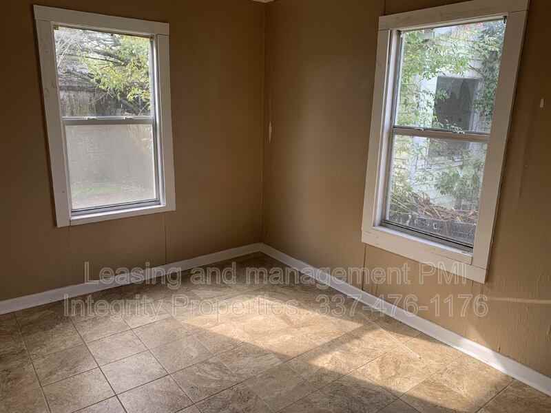 129 Ambroise St - Photo 6 of 7