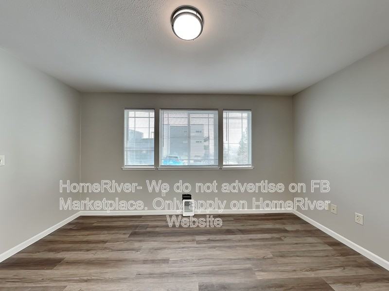 738 S Scott St - Photo 4 of 26