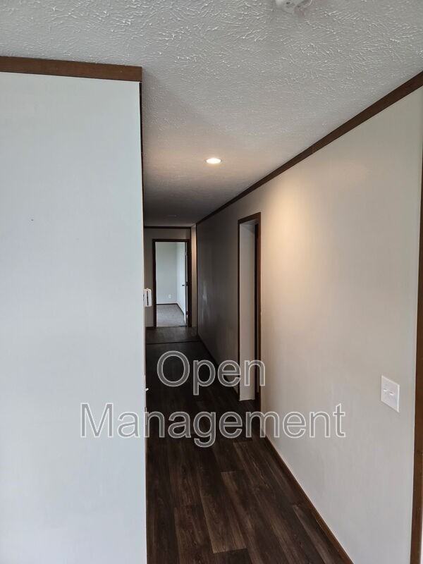 511 E 1st St - Photo 4 of 15