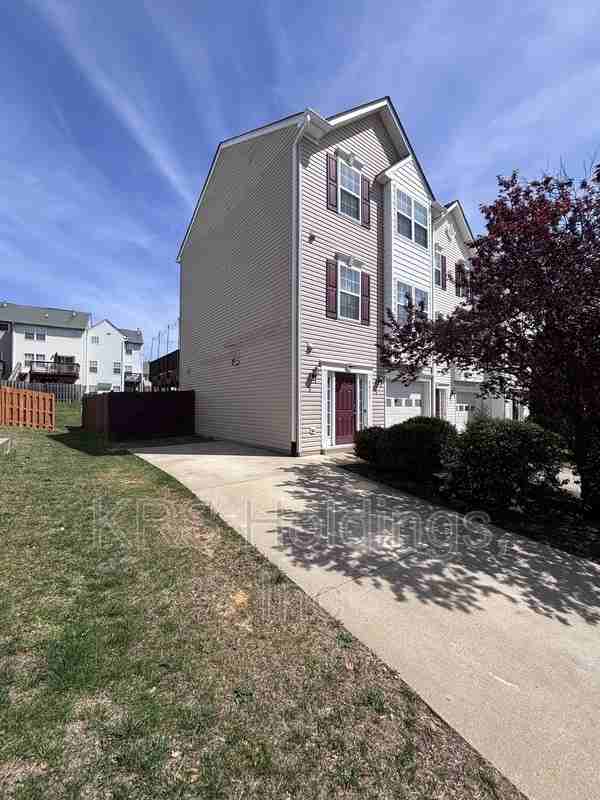 7032 Wytheville Cir - Photo 2 of 42