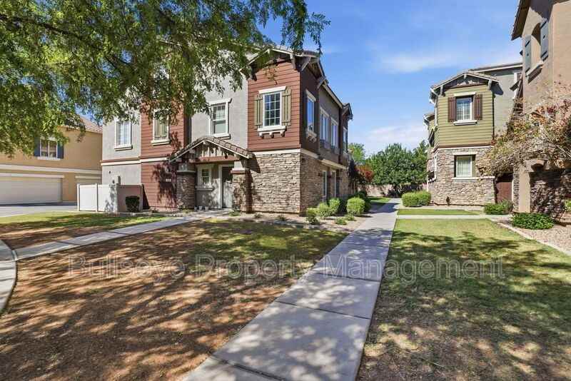 1380 S Sabino Dr - Photo 2 of 35