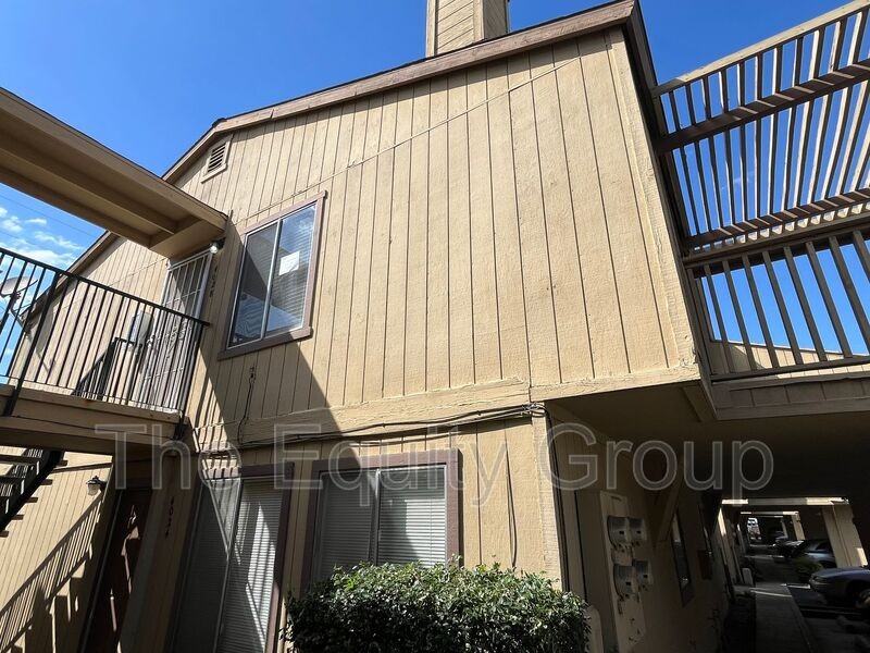 4028 W Meadow Ave - Photo 2 of 17