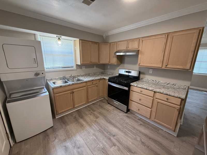 1537 Boxwood St - Photo 2 of 29