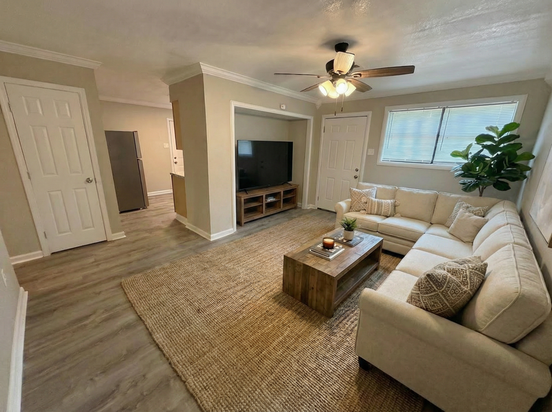 1537 Boxwood St - Photo 5 of 29