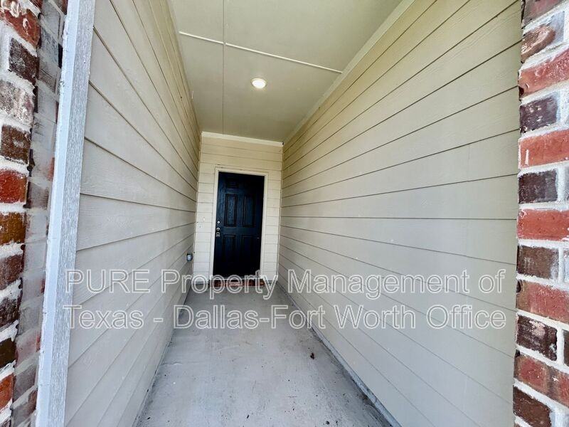 405 Frio River Rd - Photo 2 of 36