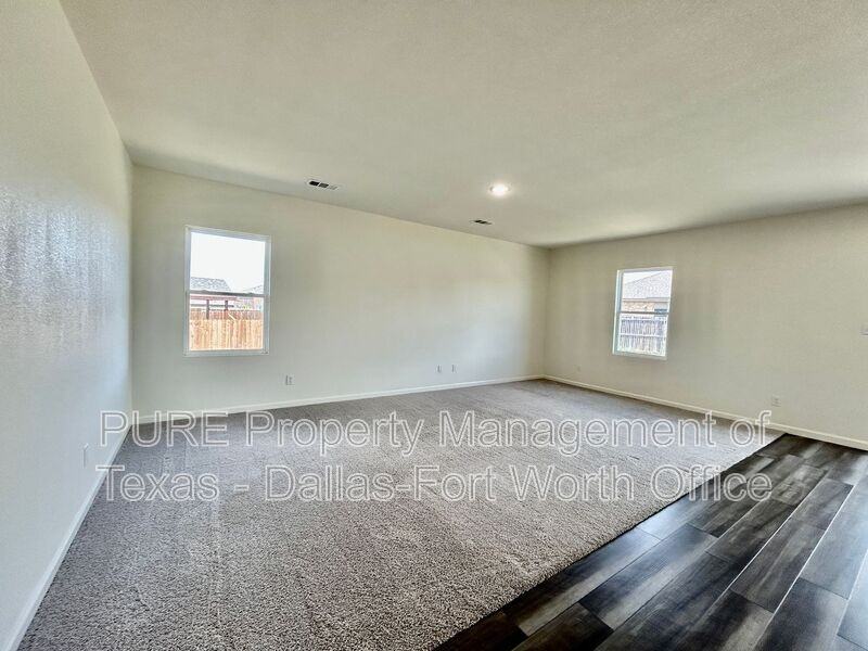 405 Frio River Rd - Photo 7 of 36