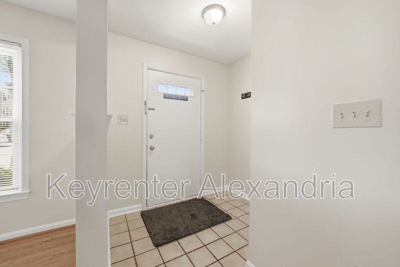 8239 Doctor Craik Ct - Photo 4 of 39