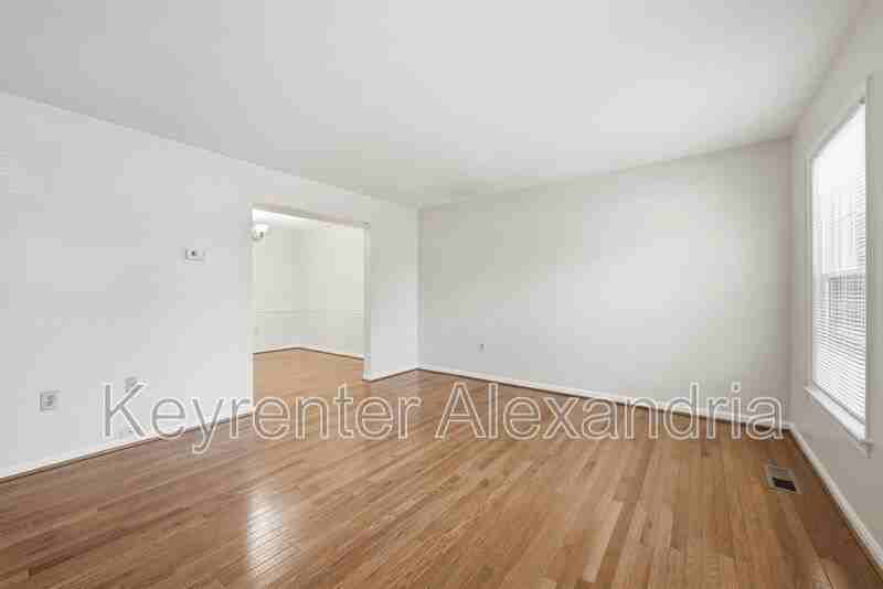 8239 Doctor Craik Ct - Photo 5 of 39