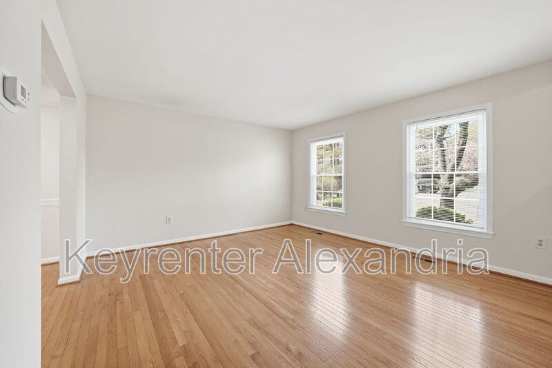 8239 Doctor Craik Ct - Photo 6 of 39