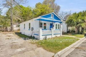 featured image of 628 W 48th St