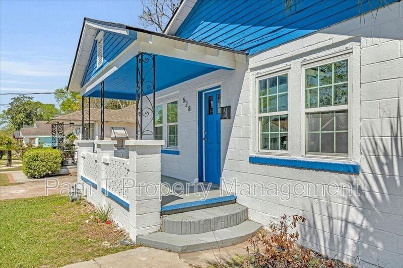 628 W 48th St - Photo 2 of 19