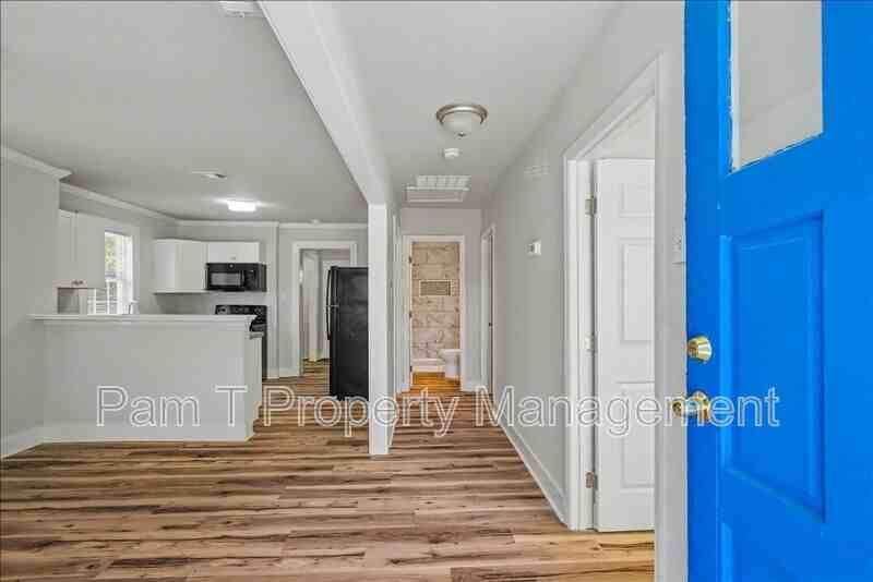 628 W 48th St - Photo 4 of 19