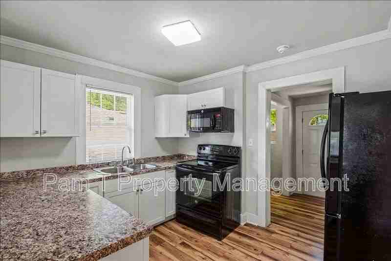 628 W 48th St - Photo 6 of 19