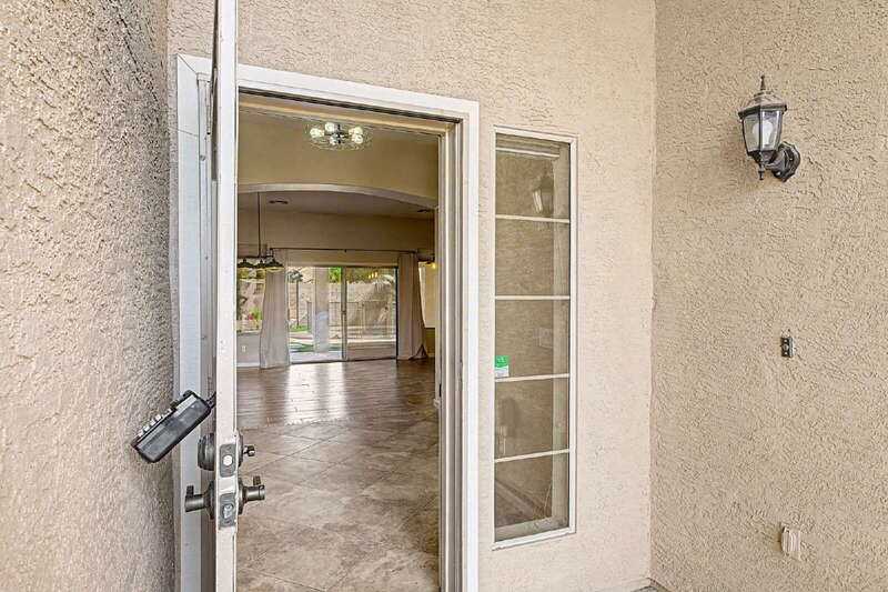 415 S Ironwood St - Photo 4 of 44