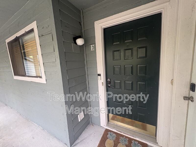 1161 Shadow Lake Cir #E - Photo 3 of 18