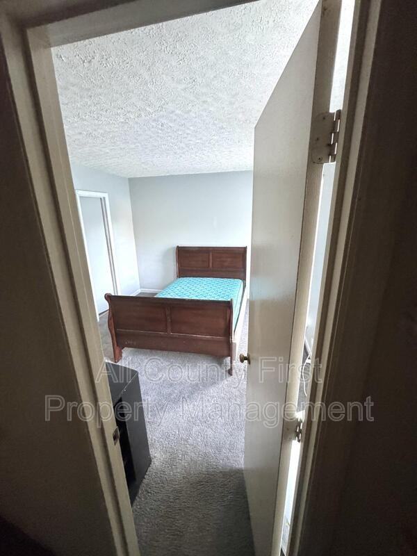 910 Glynn Oaks Dr #2 - Photo 5 of 12