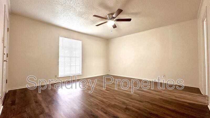 505B Phoenix Dr - Photo 5 of 10