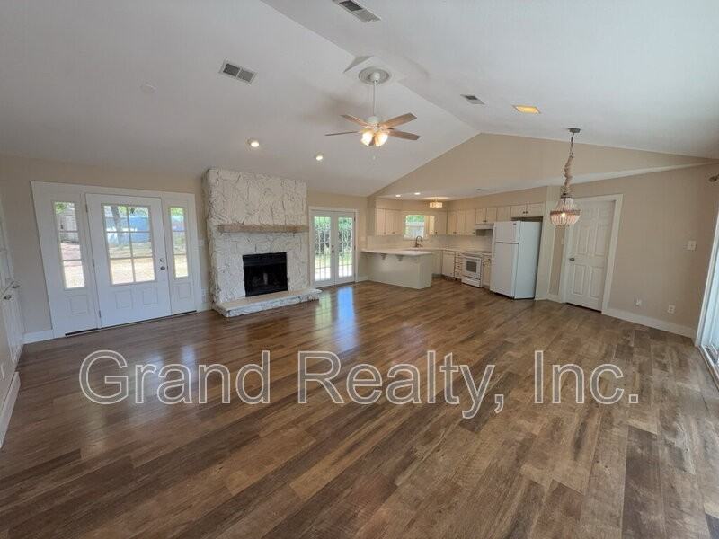 7401 Bernadette Dr - Photo 4 of 26