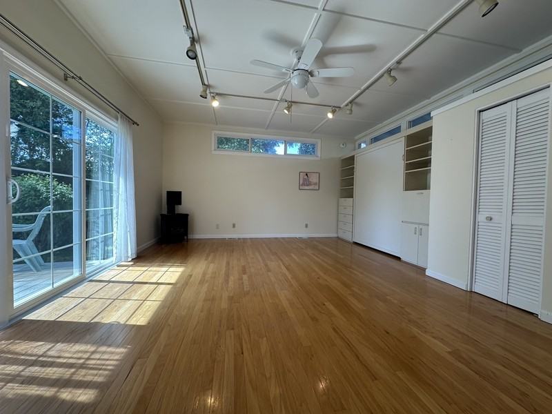 795 E College St - Photo 5 of 12