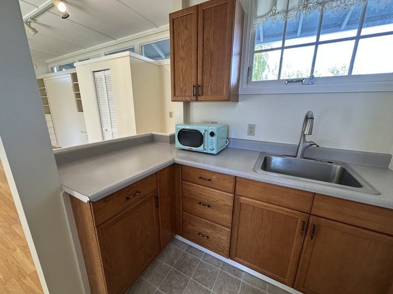 795 E College St - Photo 7 of 12