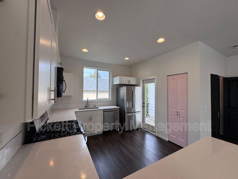 814 Nw Highgarden Dr - Photo 4 of 21