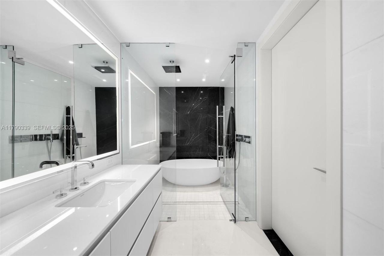 300 Biscayne Boulevard Way #1005 - Photo 4 of 38