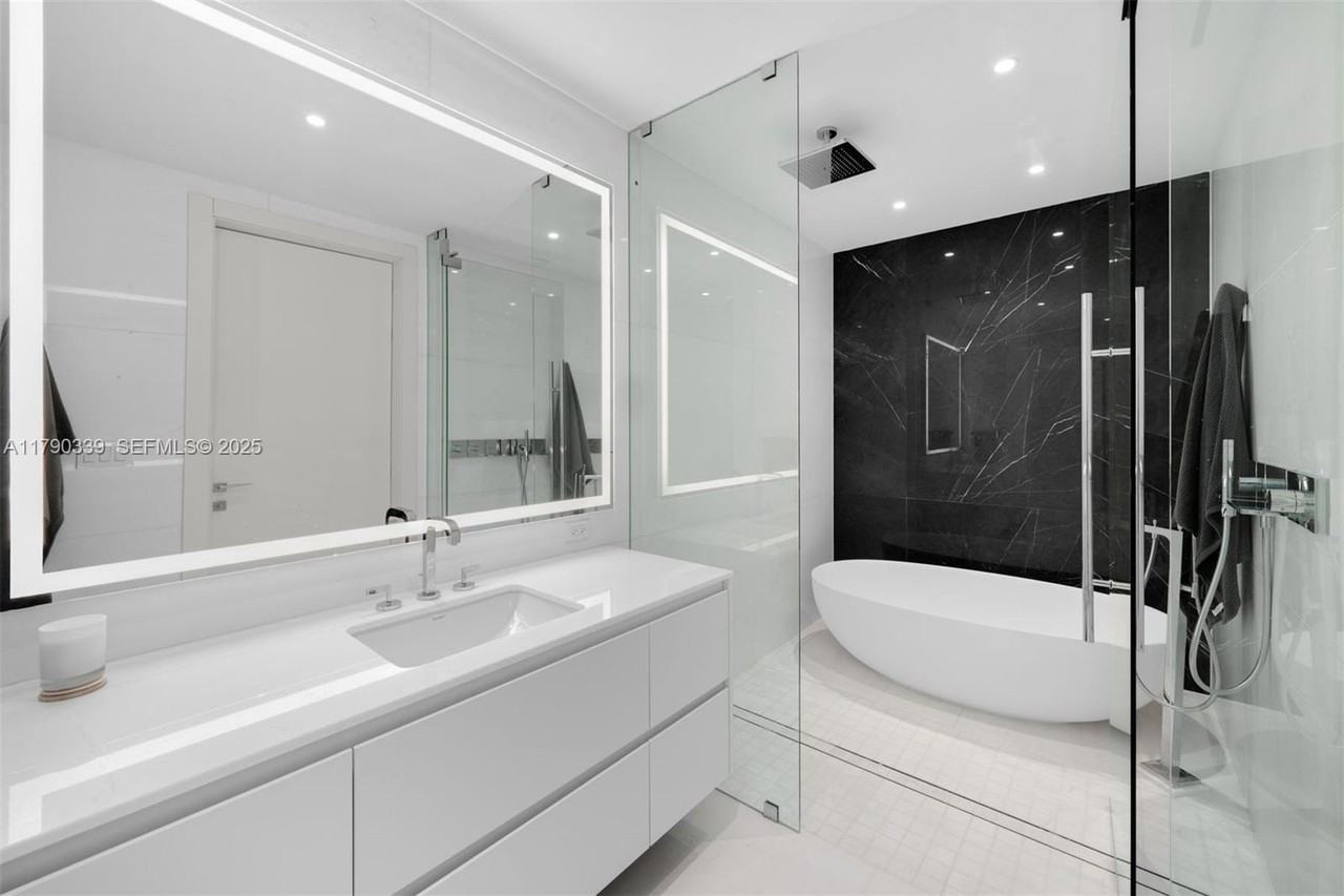 300 Biscayne Boulevard Way #1005 - Photo 5 of 38