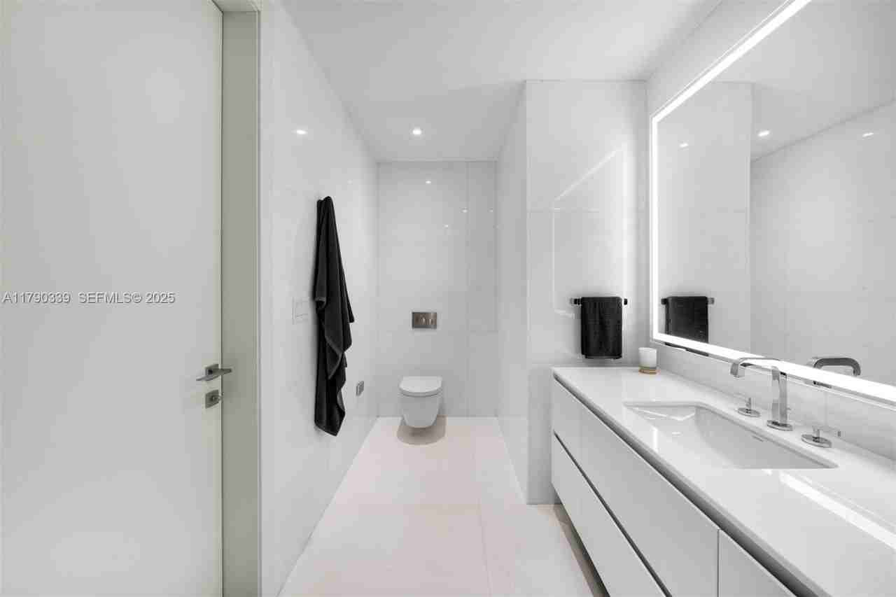 300 Biscayne Boulevard Way #1005 - Photo 6 of 38