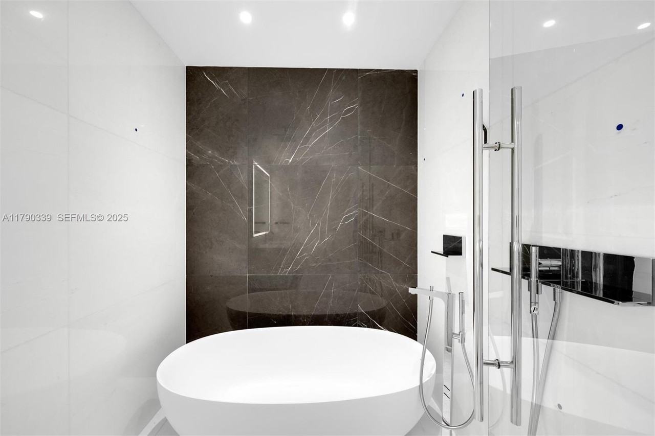 300 Biscayne Boulevard Way #1005 - Photo 7 of 38