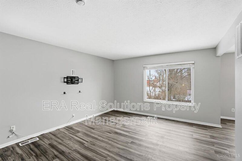 3595 Harvey Ave - Photo 4 of 37