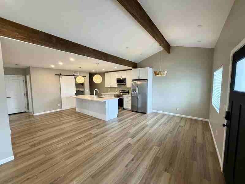 2029 W Adams St - Photo 2 of 19