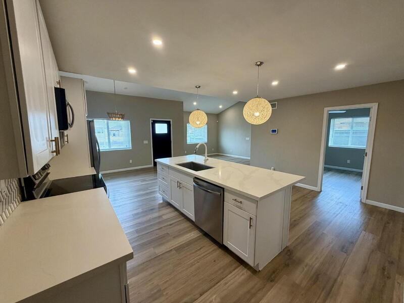 2029 W Adams St - Photo 4 of 19