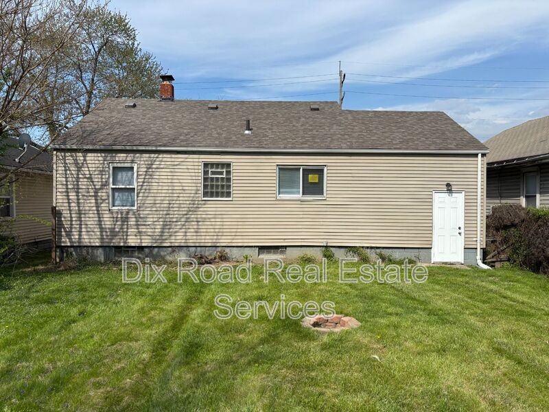 1925 Highland St - Photo 4 of 27