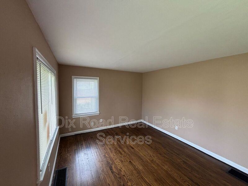 1925 Highland St - Photo 5 of 27