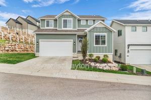featured image of 1432 E Daylily Ct