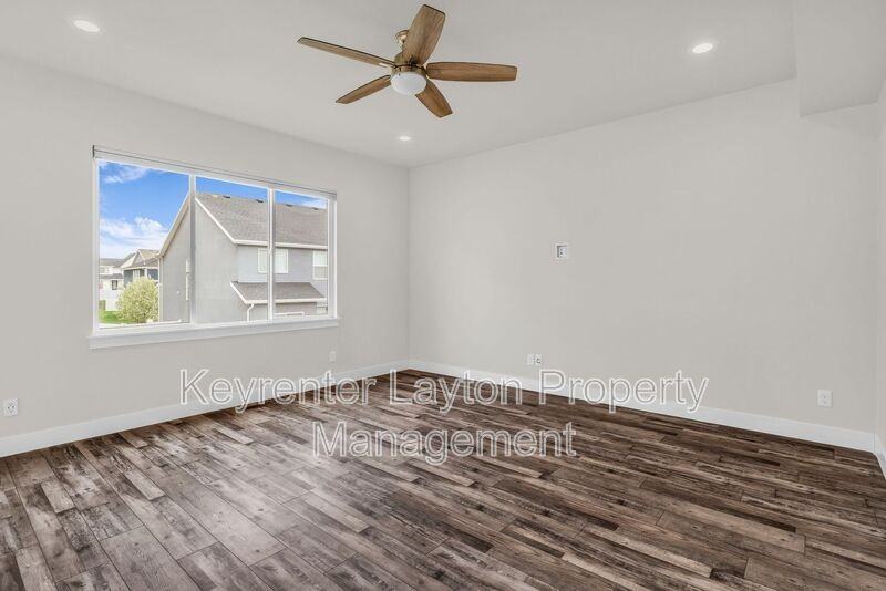 1432 E Daylily Ct - Photo 5 of 34