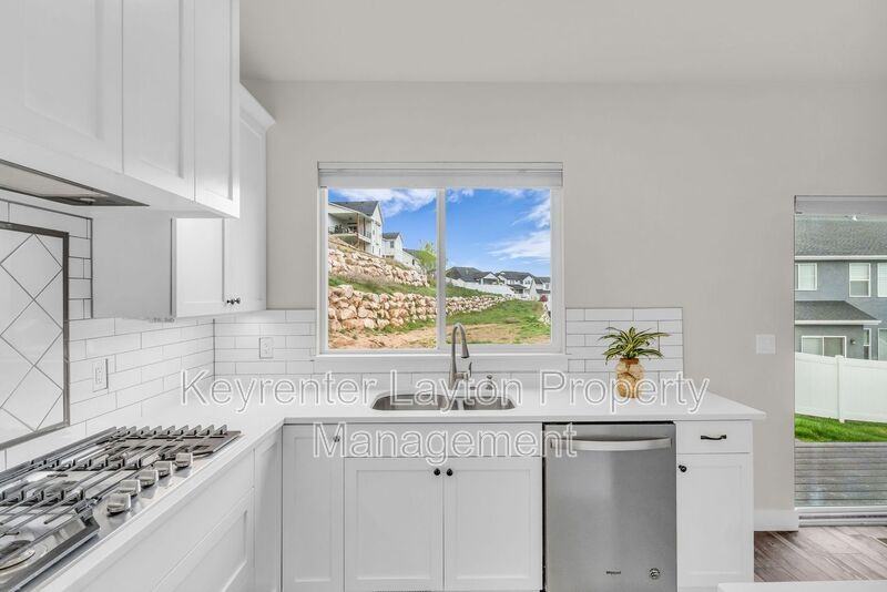 1432 E Daylily Ct - Photo 7 of 34